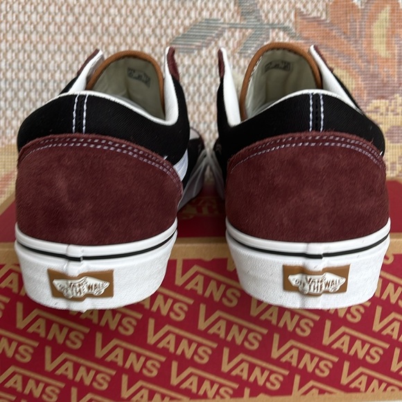 Vans Men’s Old Skool
Color Block Black/Brown
VN0007NTYS8
Sneakers - Picture 4 of 16